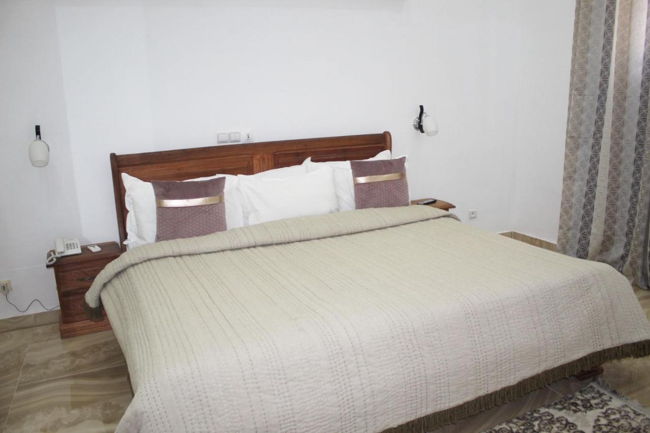 Complexe Hotelier Olympe Korhogo Bagian luar foto